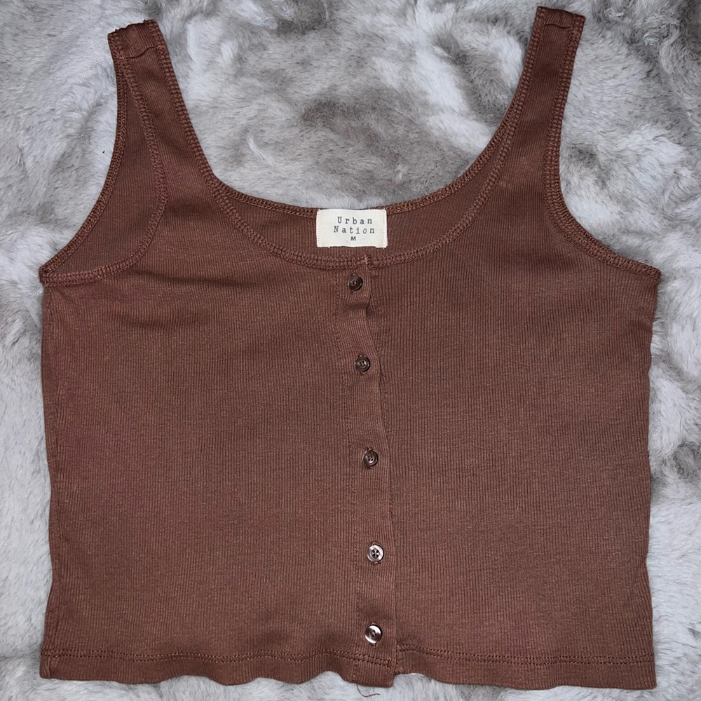 Brown button tank